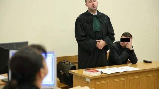 Po pijanemu wjechał w policjantów. Okulista unika sądu i Monaru