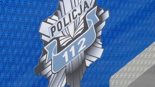 Po pijanemu wjechał w znak "Stop" i próbował uciekać. Miał zakaz prowadzenia samochodu