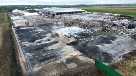 Po pożarze odpadów pod Kraśnikiem: zakład pracuje już normalnie 