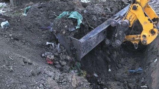 Po skargach zrobili wykop, sygnały się potwierdziły. To nie pierwsza taka sprawa