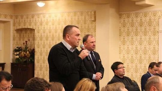 "PO w gorącym uścisku z PiS". Czy w samorządzie kwestie ideologiczne mają znaczenie?