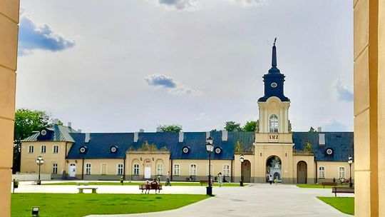 Po wielkim remoncie pałacu było sporo do naprawy. Nawet gaśnic brakowało 