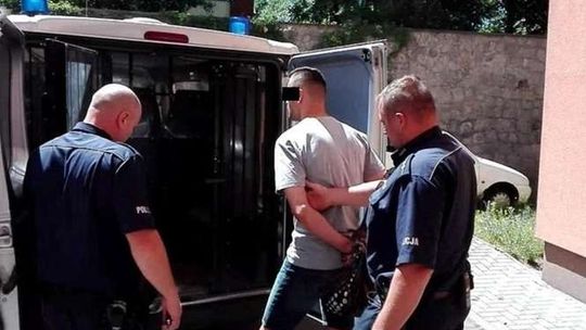 Pobicie policjanta. Chwilowo bez procesu