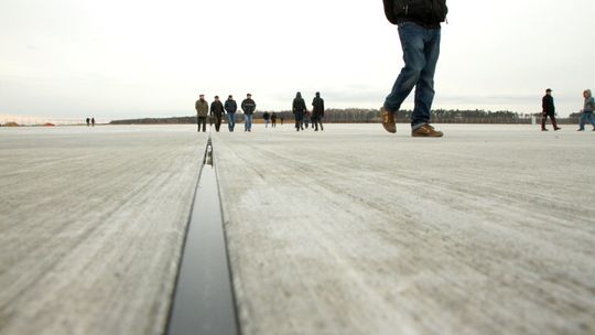 Pobiegnij po płycie powstającego lotniska