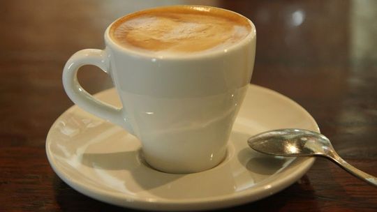 Pobierały pieniądze za towar, a klientom wysyłały śmiecie. "Kawowy biznes" 22-latek