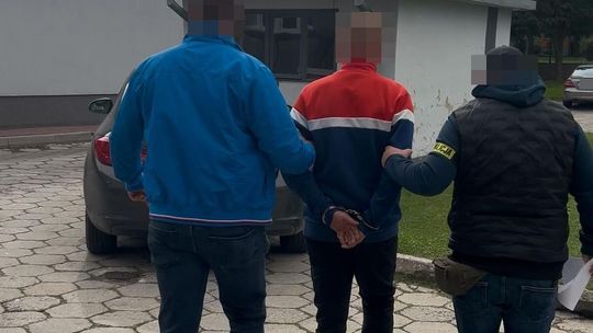 Pobili ojca i jego syna. Napastnicy usłyszeli zarzuty