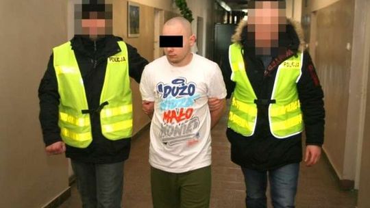 Pobili się o kobietę. Jednemu z nich pięści nie wystarczyły. Wyciągnął nóż
