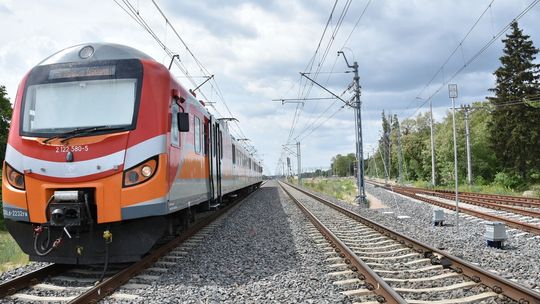 Pociąg nadjeżdżał. Mężczyzna leżał na torach