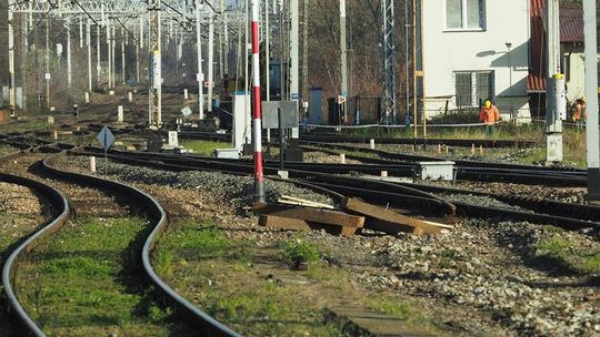 Pociąg potrącił młodego mężczyznę. 31-latek zmarł.