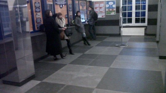 Pociąg się spóźnił, pasażerowie nie zdążyli na przesiadkę. A winnego brak