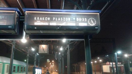 Pociąg widmo na dworcu PKP w Opolu