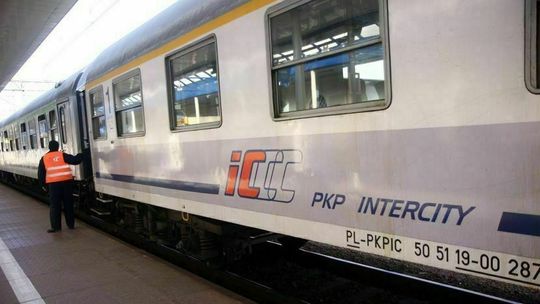 Pociągi opóźnione, pasażerowie wściekli