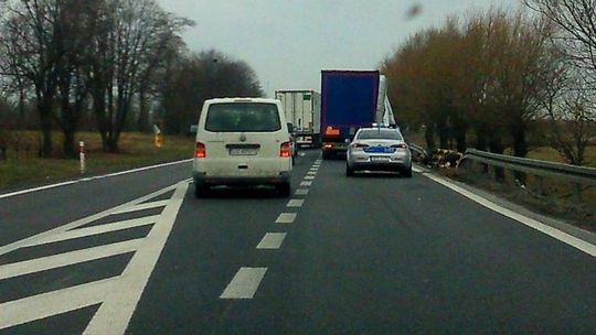 Pociecha: Przewrócony tir. Utrudnienia na drodze