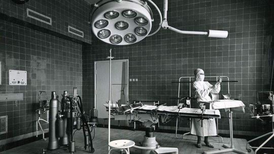 Początki szpitala przy Jaczewskiego. Jubilat z kosmicznym wyposażeniem