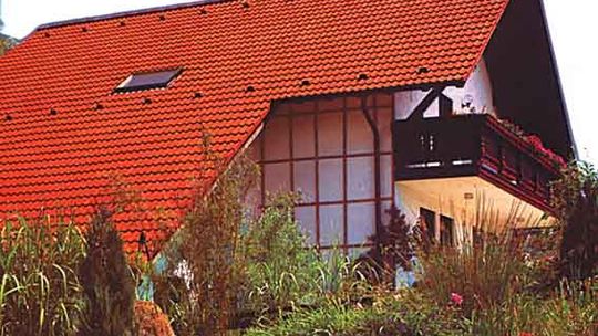 Pod czerwonym dachem