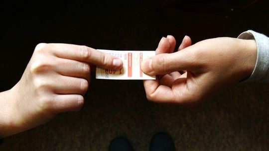 Podają sobie bilet. MZK chce ukrócić ten proceder