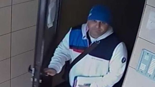 Podaje się za pracownika administracji, okrada starsze osoby. Policja szuka tego mężczyzny