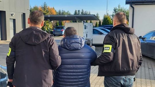 Podawał się za policjanta, oszukał seniorkę. Trafił za kratki