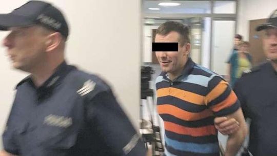 Podawał się za policjanta, stanął przed sądem. Wpadł gdy liczył pieniądze