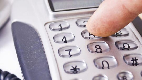 Podawali się za wnuczka i policjanta. Nikt się nie nabrał