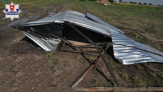 Podczas burzy weszła do garażu. Wiatr poderwał go z ziemi razem z 18-latką w środku