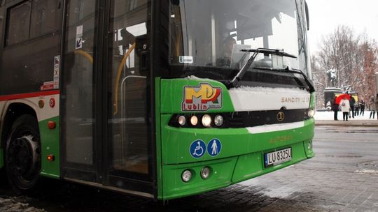 Podczas jazdy wypadła szyba z autobusu MPK