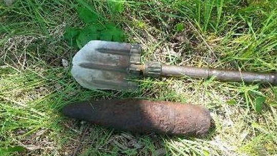 Podczas spaceru znalazł pocisk z czasów wojny