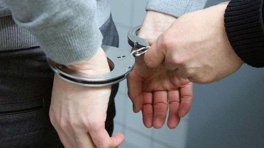 Poderżnął gardło znajomemu, bo dostał od niego propozycję seksualną? Odpowie za morderstwo