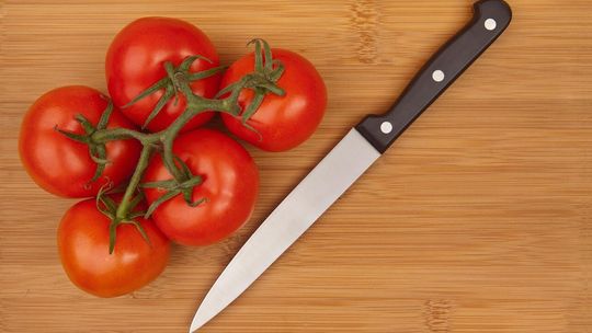 Poderżnął koledze gardło, gdy... kroił pomidory