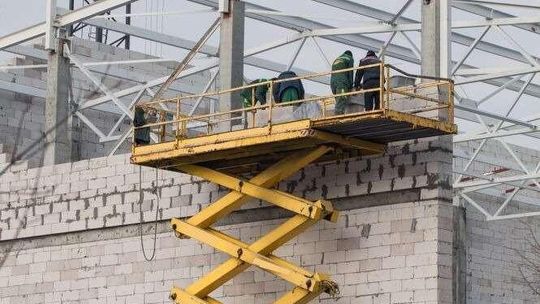 Podesty ruchome nożycowe – rodzaje i charakterystyka