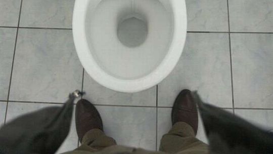 Podglądacz w toalecie. Nagrywał filmy w centrum handlowym w Lublinie