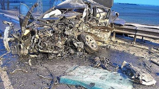 Podkarpacie: Czołowe zderzenie dwóch BMW. Zginęły cztery osoby