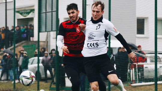 Podlasie – Orlęta Spomlek 4:1. Jedni szukają napastnika w Kolumbii, drudzy na Karaibach