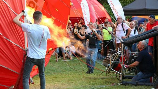 Podniebne akrobacje, kolorowe balony i joga na międzynarodowej imprezie w Nałęczowie