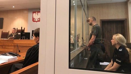 Podpalił punkt szczepień w Zamościu. Minister wyznaczył za niego nagrodę. Wyrok na Huberta C. 