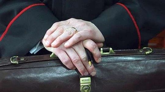 Podpalił się przed urzędem, nie udało się go uratować. Śledztwo umorzone 