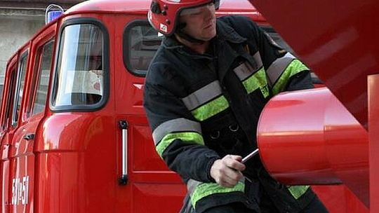 Podpalił stodołę i zadzwonił po strażaków. Był pijany