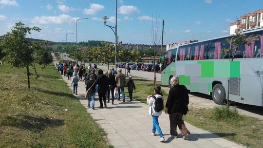 Podstawili cztery autokary, wszystkie niesprawne. Dzieci na pielgrzymkę nie pojechały