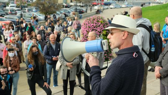 Podstawówka w Lublinie odcina się od poglądów swojego nauczyciela. To on prowadził marsz koronasceptyków