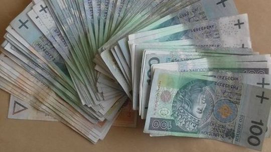 Podszedł do bankomatu, leżało przy nim dużo pieniędzy