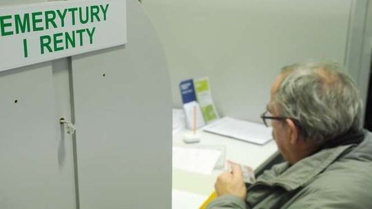 Podwyżka dla 390 tys. emerytów i rencistów 2018 [zasady]