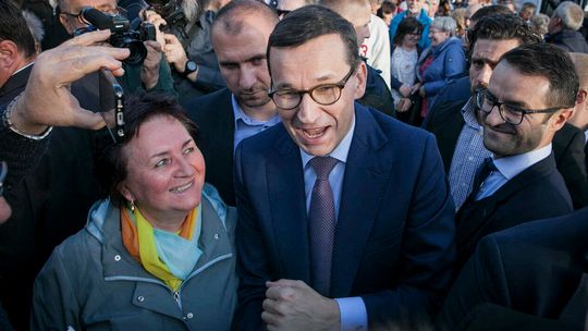 Podwyżki tu, podwyżki tam. Politycy sypią sobie kasą