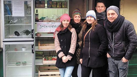 Podziel się jedzeniem, zamiast wyrzucać do kosza. Dziś rusza pierwsze takie miejsce w Lublinie