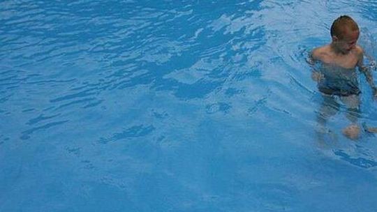 Pogoda dobra, ale odkryty basen już zamknięty. MOSiR się tłumaczy