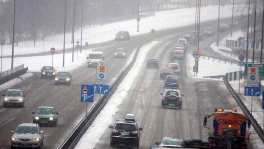 Pogoda: Kolejny dzień ze śniegiem i silnym wiatrem
