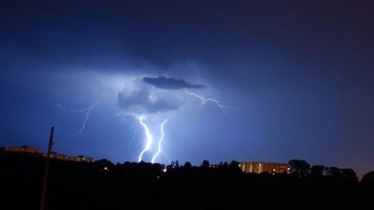 Pogoda: Przez burze spłonęło kilka budynków