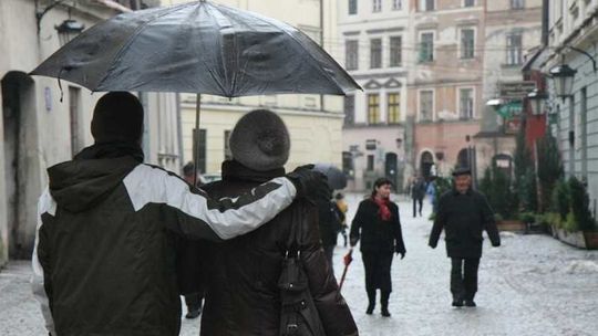 Pogoda: Ulewne ostatnie dni tygodnia, cieplej od soboty