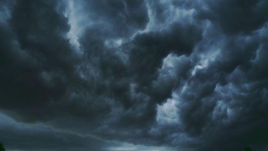 Pogoda: W piątek wieczorem burze, w weekend chmury