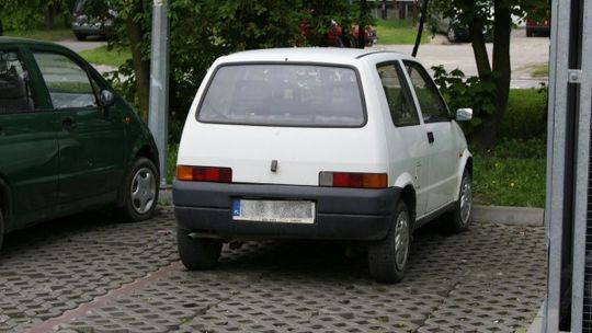 Pogodna: Kompletnie pijany kierowca omal nie rozjechał grupy ludzi