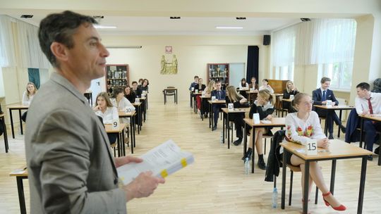 Pogotowie przedmaturalne. Wykładowcy z UMCS pomogą „wkuć” fizykę